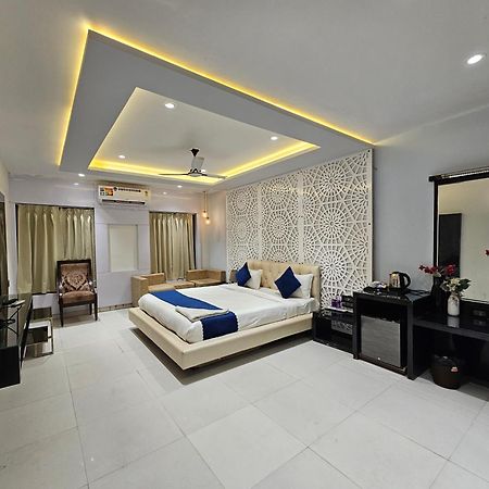 Hotel Mk Vivanta Gválijar Kültér fotó