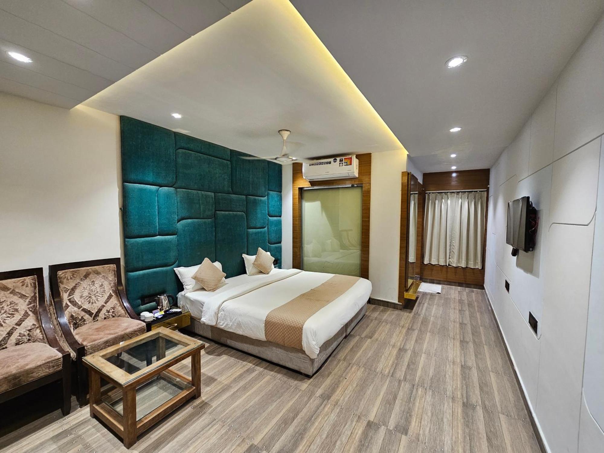 Hotel Mk Vivanta Gválijar Kültér fotó