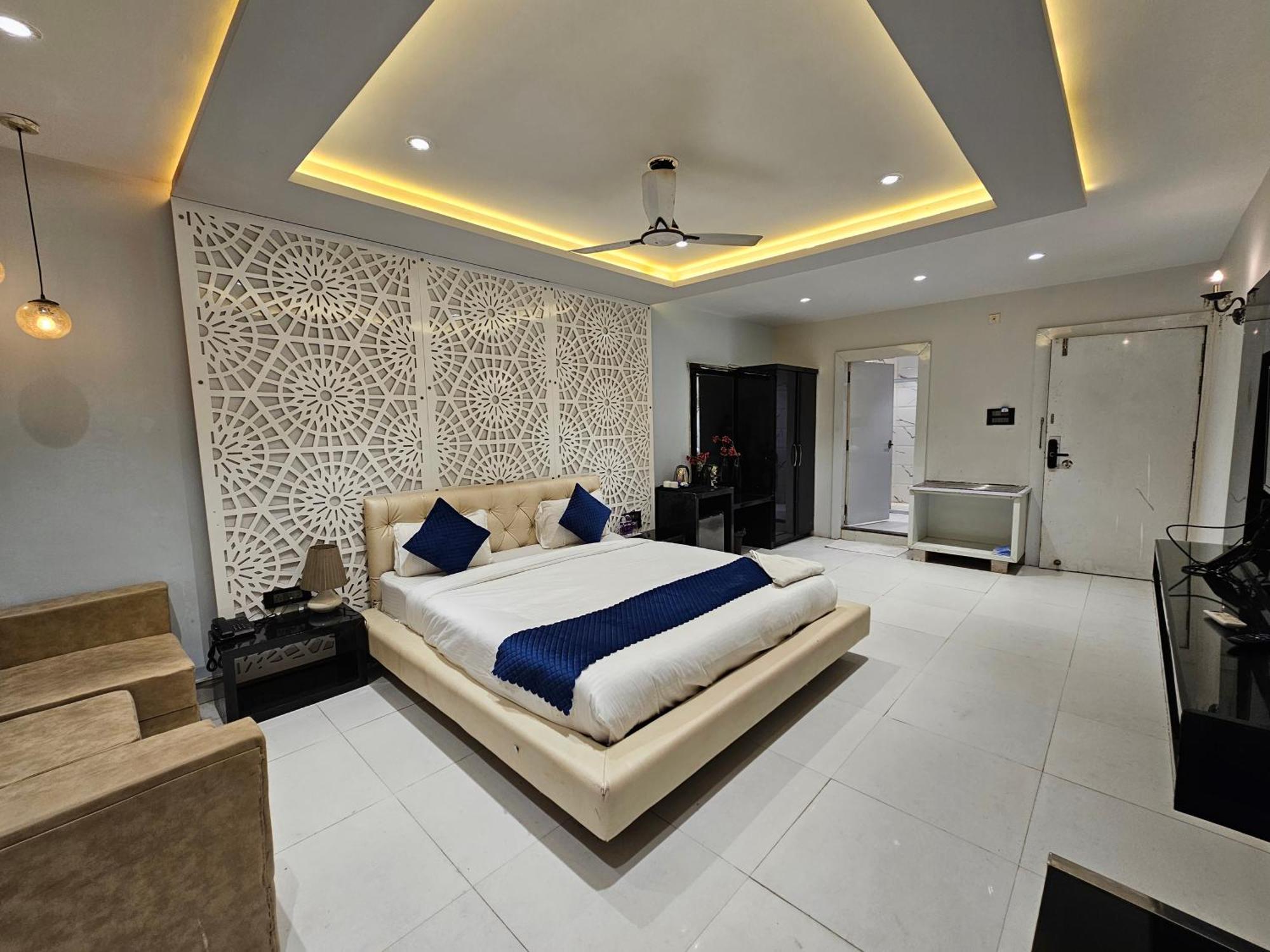 Hotel Mk Vivanta Gválijar Kültér fotó