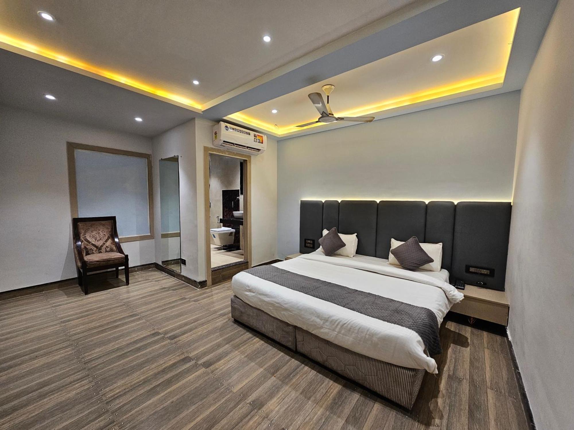 Hotel Mk Vivanta Gválijar Kültér fotó