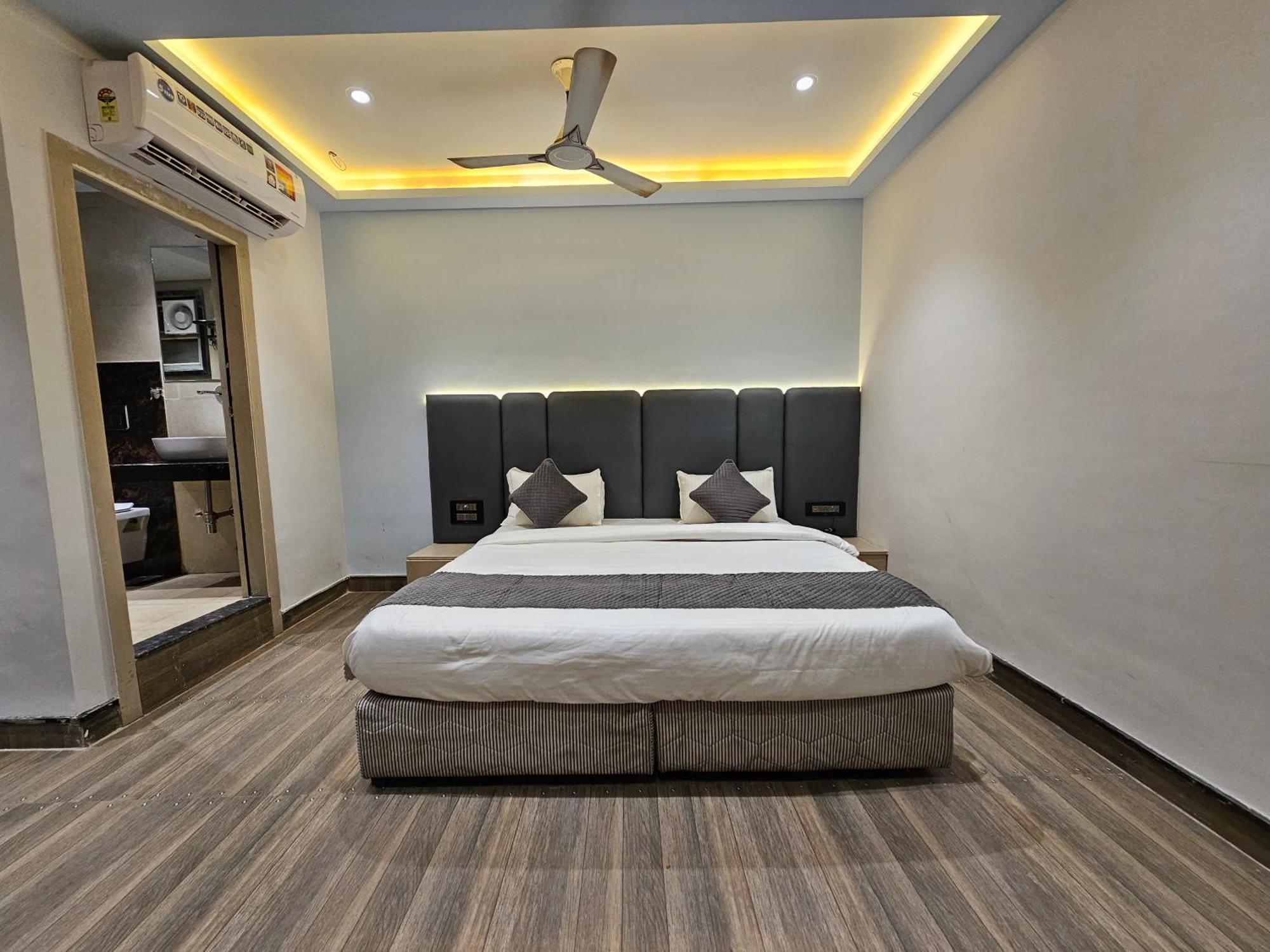 Hotel Mk Vivanta Gválijar Kültér fotó