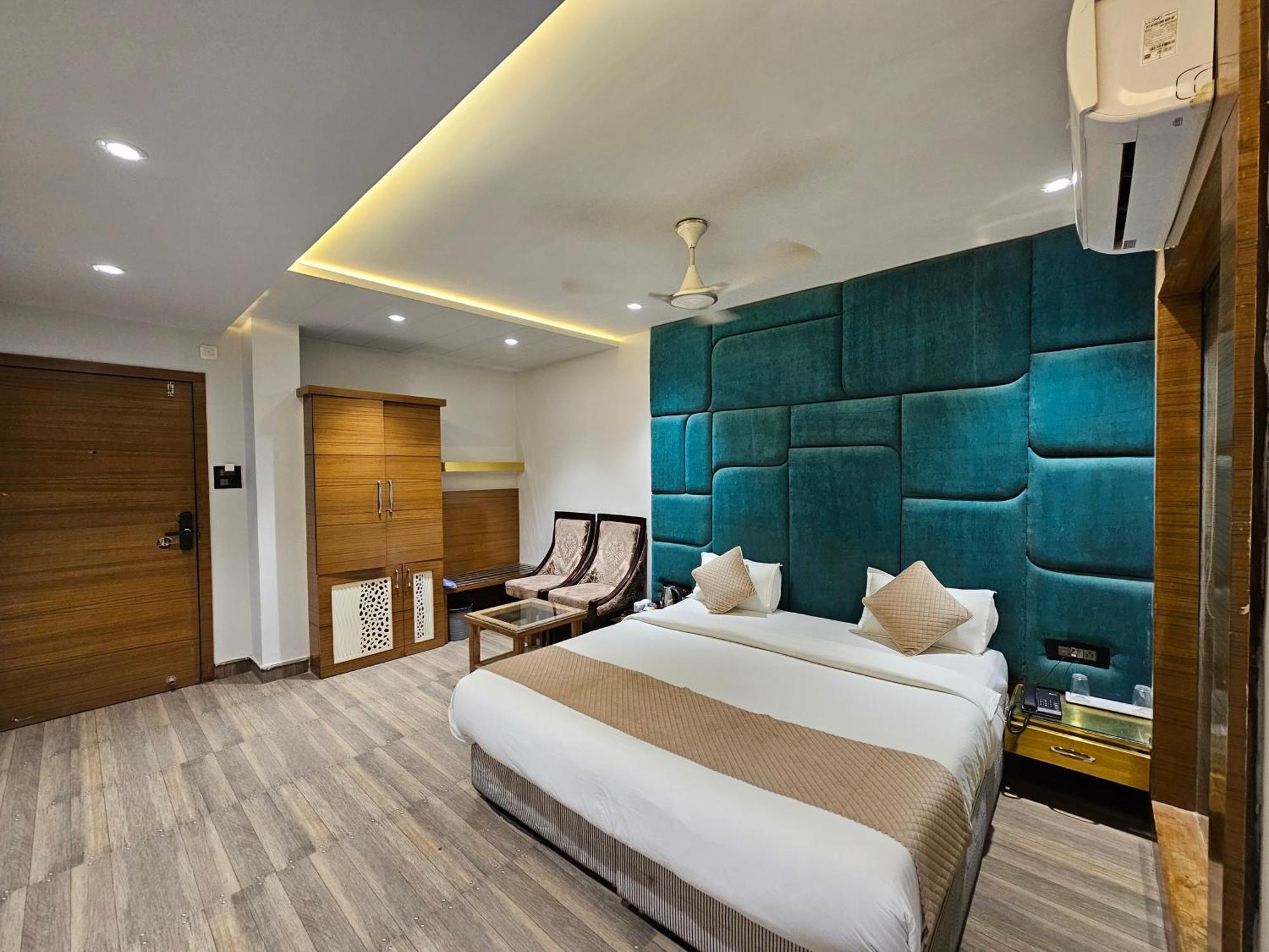 Hotel Mk Vivanta Gválijar Kültér fotó