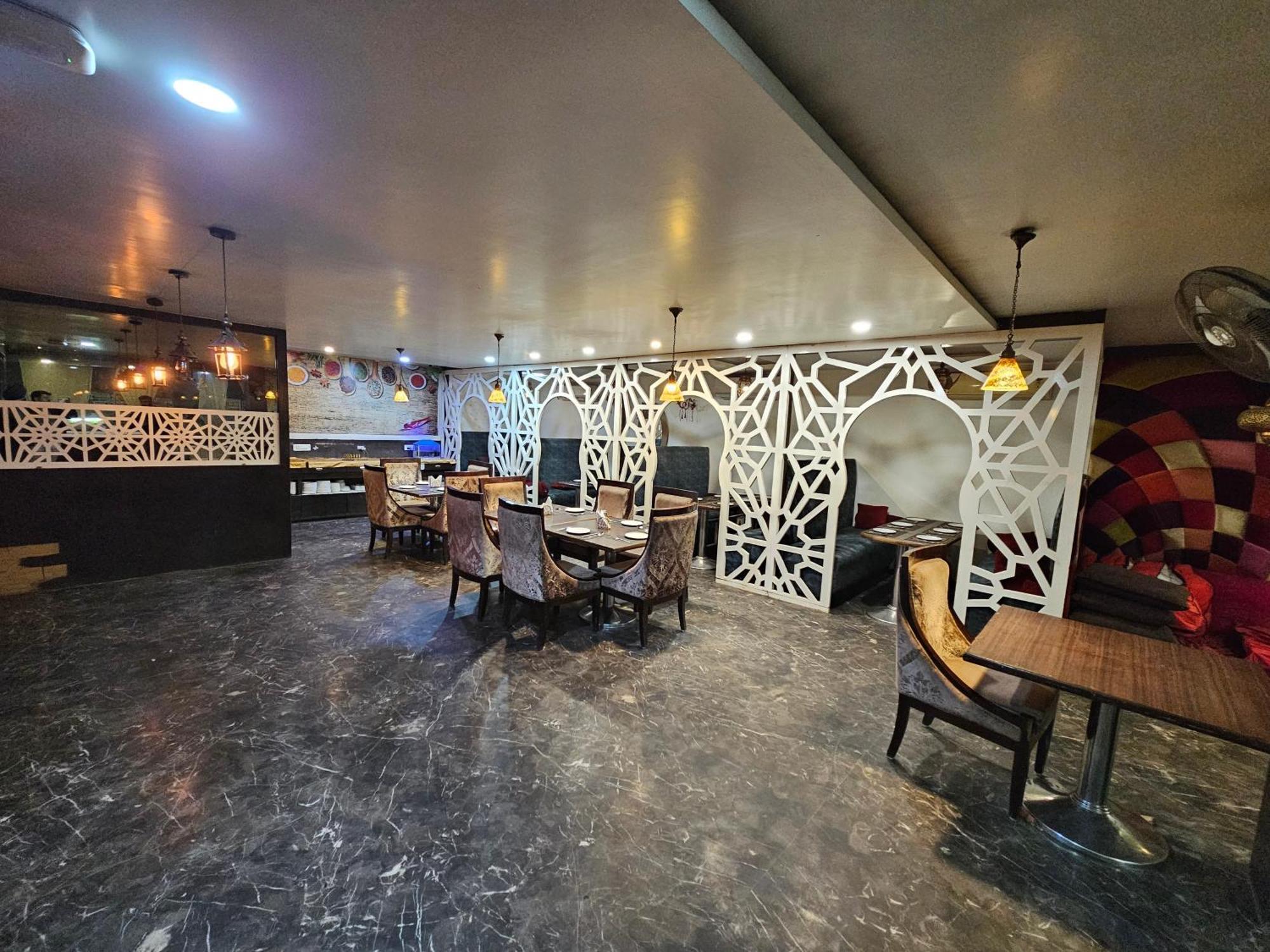 Hotel Mk Vivanta Gválijar Kültér fotó