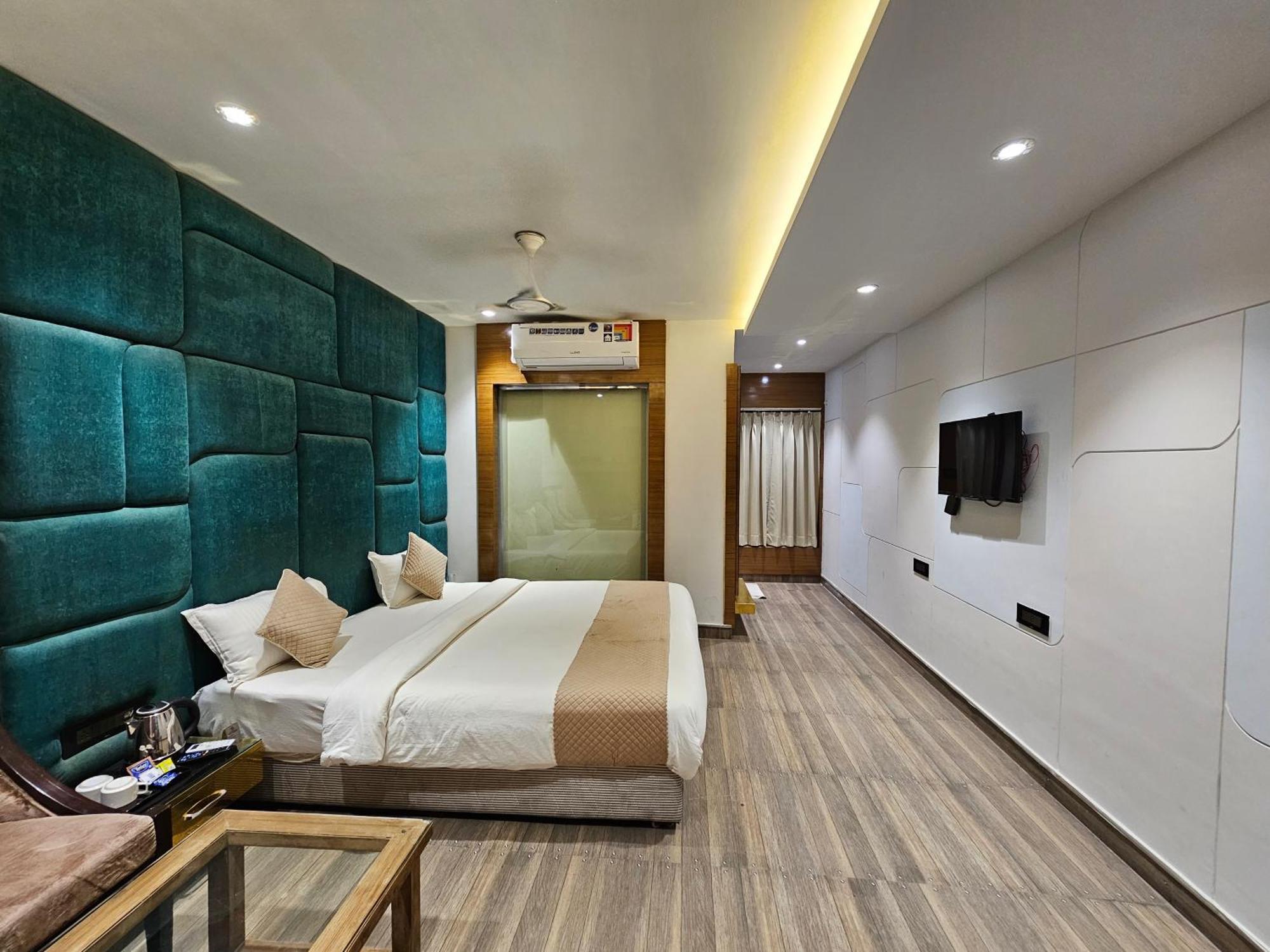 Hotel Mk Vivanta Gválijar Kültér fotó
