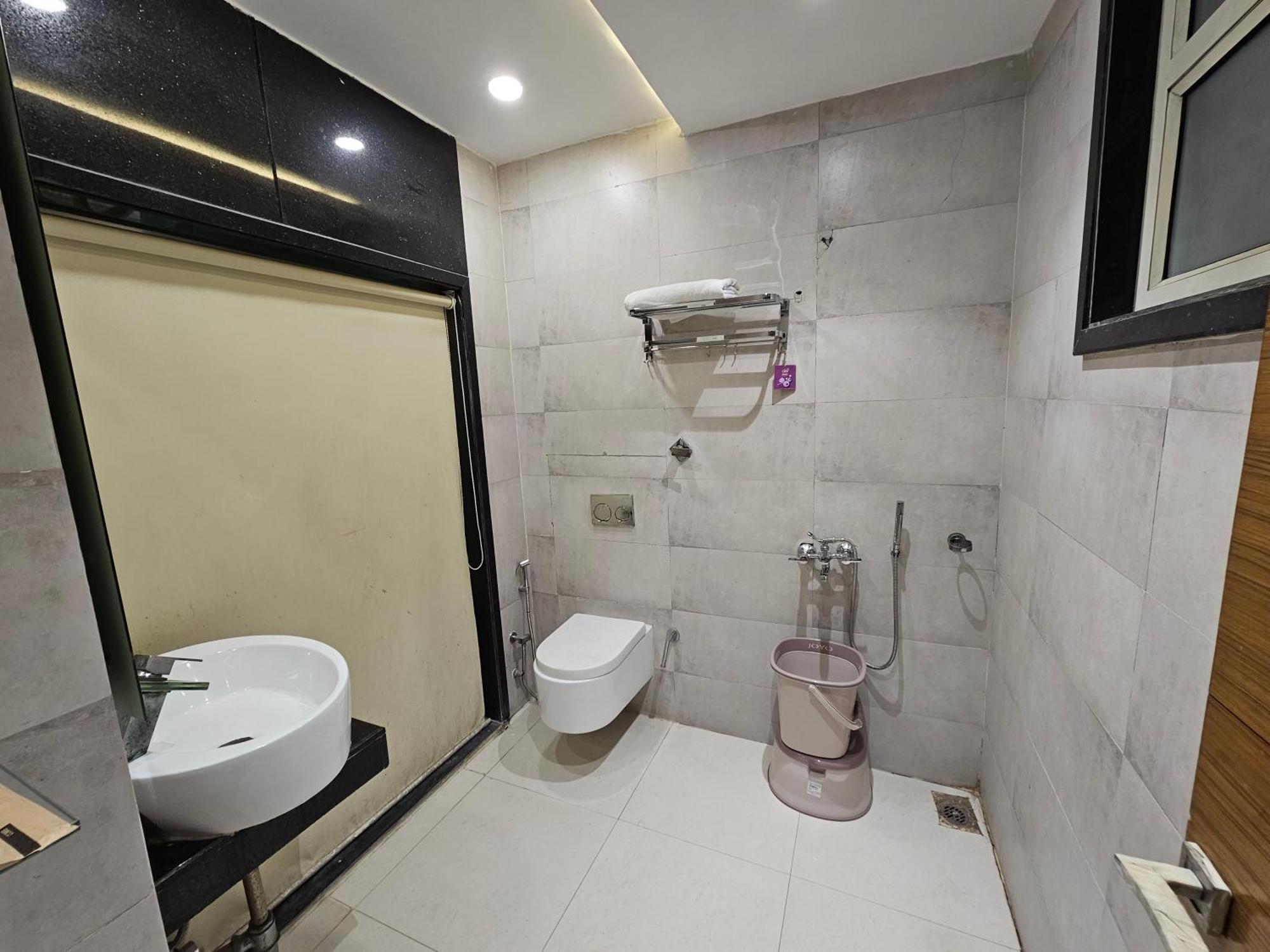 Hotel Mk Vivanta Gválijar Kültér fotó